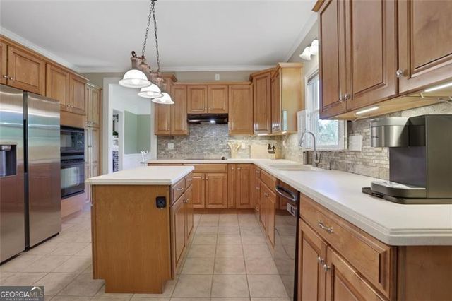 940 PLANTERS Place, Loganville, GA 30052