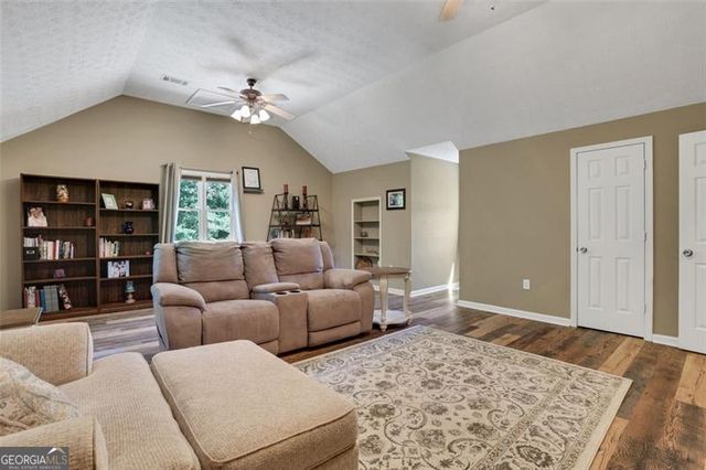 940 PLANTERS Place, Loganville, GA 30052