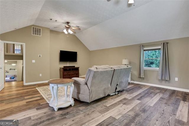 940 PLANTERS Place, Loganville, GA 30052