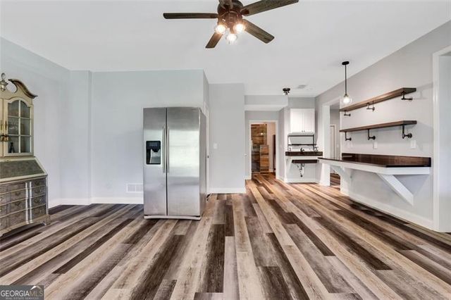 940 PLANTERS Place, Loganville, GA 30052