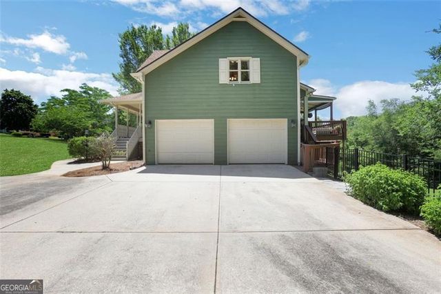 940 PLANTERS Place, Loganville, GA 30052