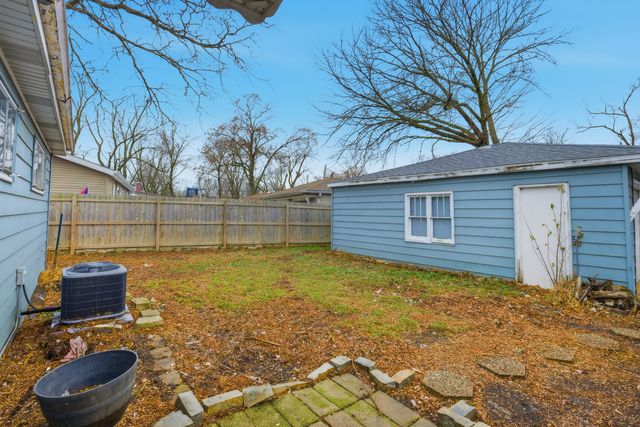 706 W JAMES Avenue, Villa Park, IL 60181