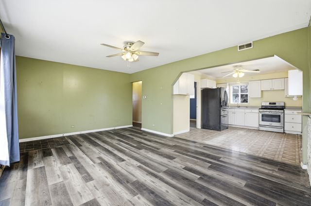 706 W JAMES Avenue, Villa Park, IL 60181