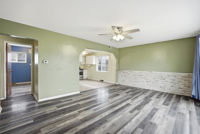 706 W JAMES Avenue, Villa Park, IL 60181