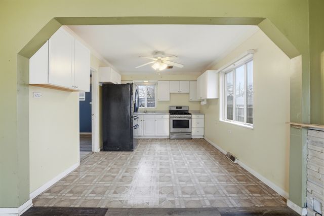 706 W JAMES Avenue, Villa Park, IL 60181