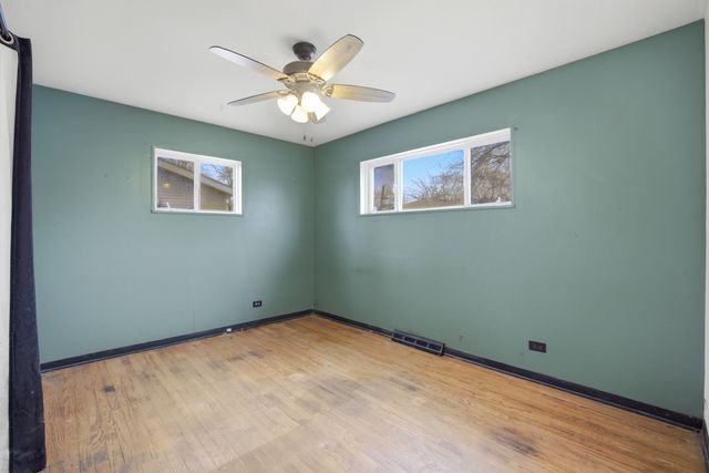 706 W JAMES Avenue, Villa Park, IL 60181