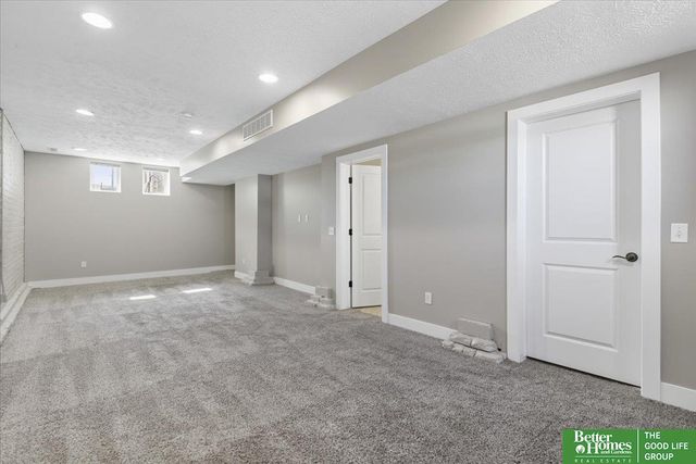 4012 Harney Street, Omaha, NE 68131