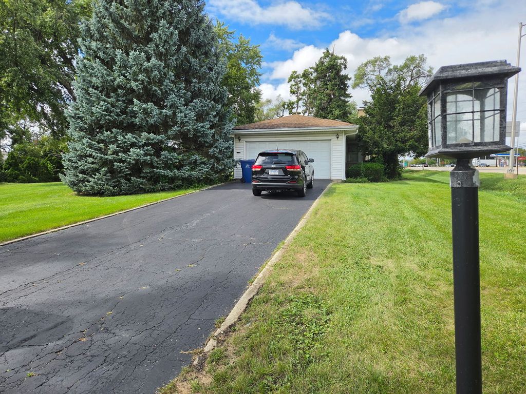 20W511 Army Trail Boulevard, Addison, IL 60101 — photo 2