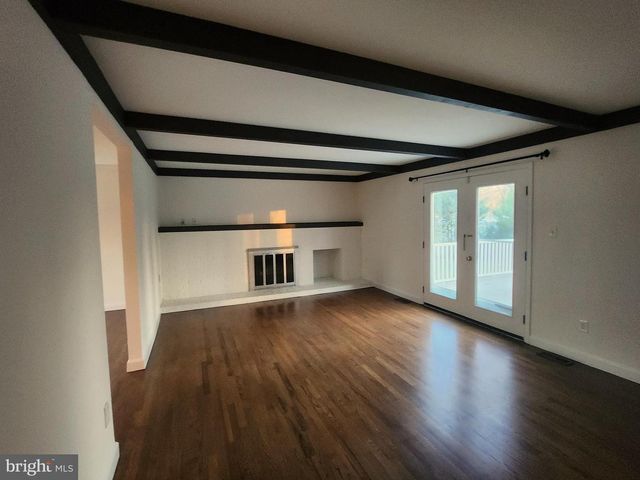 4 ORIOLE DR, Voorhees, NJ 08043