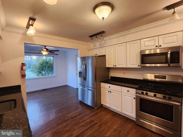 4 ORIOLE DR, Voorhees, NJ 08043