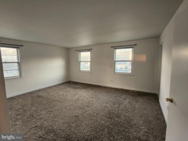 4 ORIOLE DR, Voorhees, NJ 08043