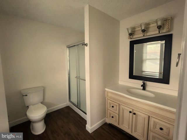 4 ORIOLE DR, Voorhees, NJ 08043