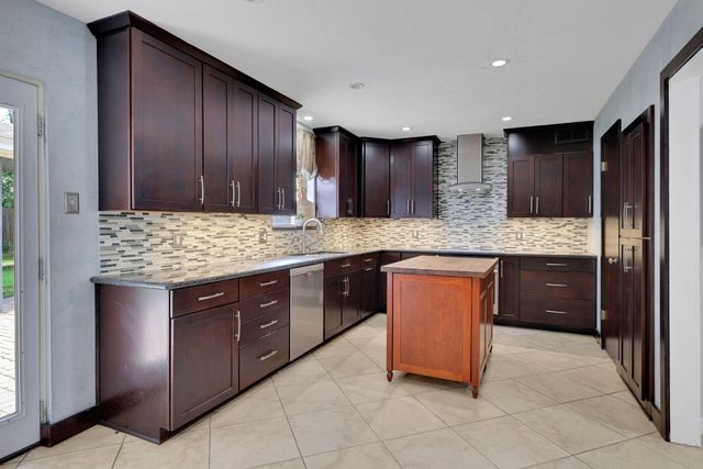 2015 Riverlawn Drive, Houston, TX 77339