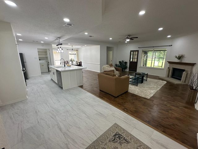 806 Country Place Blvd Street, Pearland, TX 77584