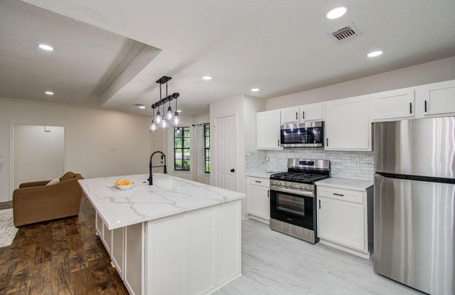 806 Country Place Blvd Street, Pearland, TX 77584