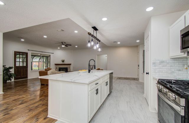 806 Country Place Blvd Street, Pearland, TX 77584