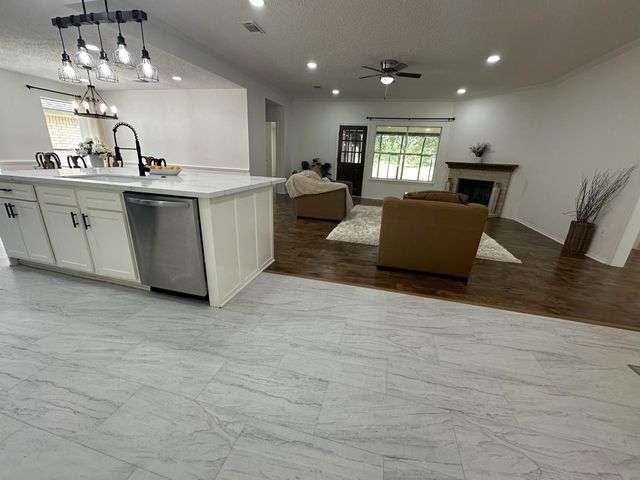 806 Country Place Blvd Street, Pearland, TX 77584