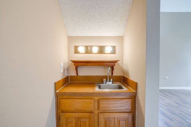 6504 Hickock Drive 6D, Fort Worth, TX 76116