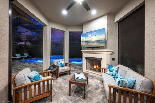 9622 Campanile CIR, Naples, FL 34114