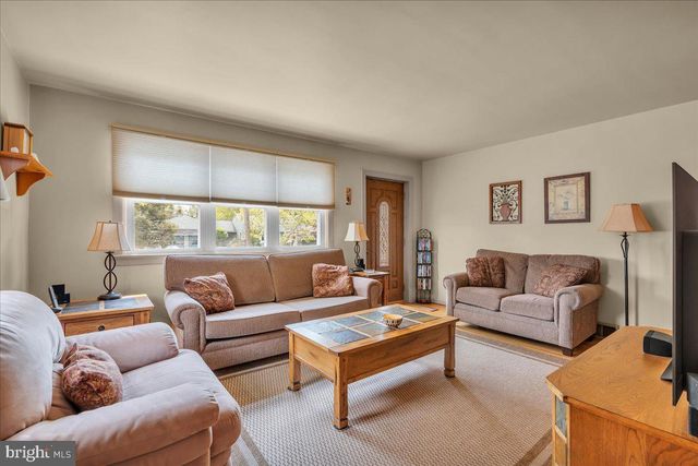 171 OXFORD RD, Cinnaminson, NJ 08077