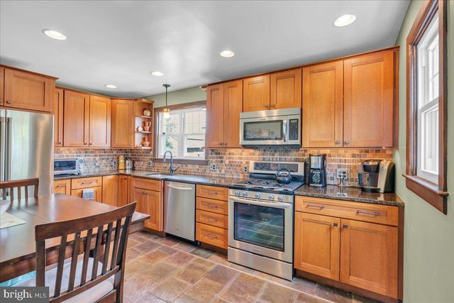 171 OXFORD RD, Cinnaminson, NJ 08077