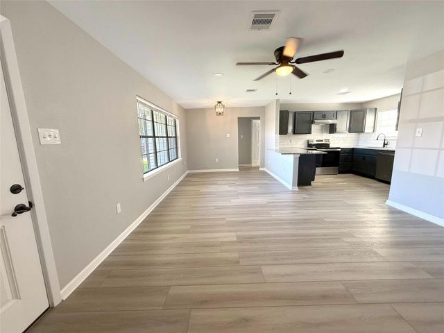 1417 5th Avenue N, Texas City, TX 77590