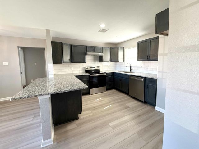 1417 5th Avenue N, Texas City, TX 77590