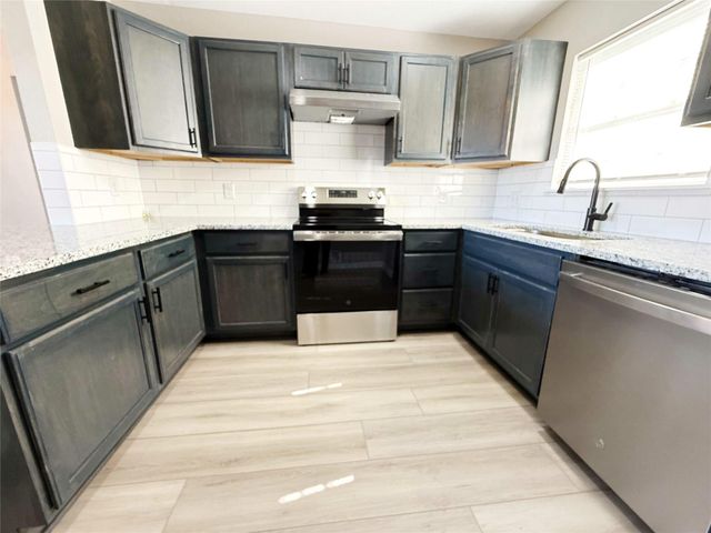 1417 5th Avenue N, Texas City, TX 77590