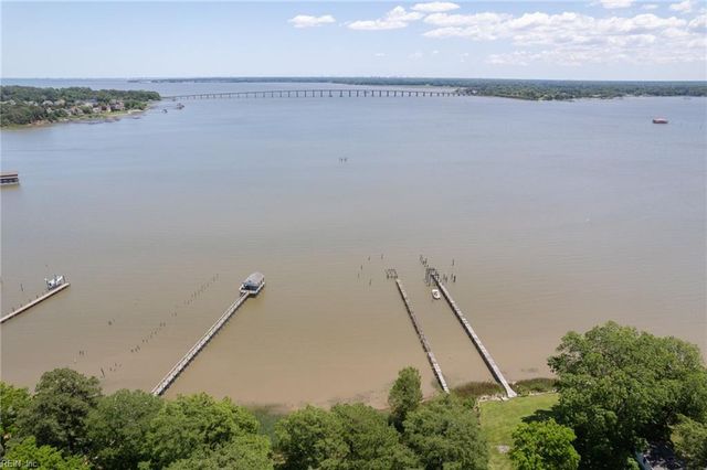 1802 Oyster Bay LN, Suffolk, VA 23436