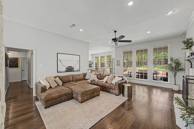 1029 Oakridge Court, Burleson, TX 76028