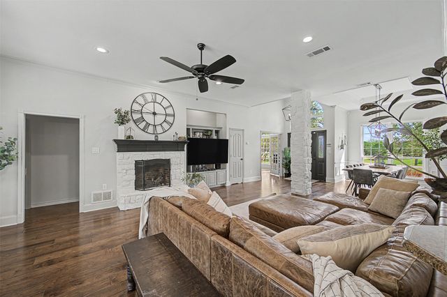 1029 Oakridge Court, Burleson, TX 76028