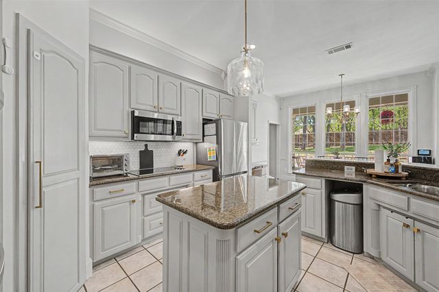 1029 Oakridge Court, Burleson, TX 76028