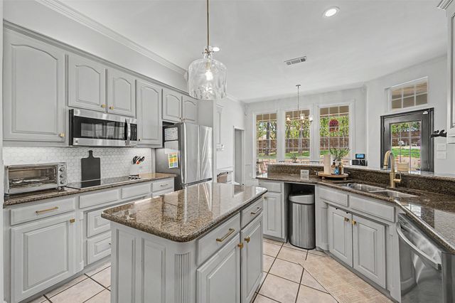 1029 Oakridge Court, Burleson, TX 76028
