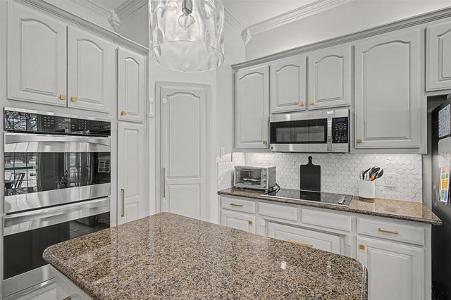 1029 Oakridge Court, Burleson, TX 76028