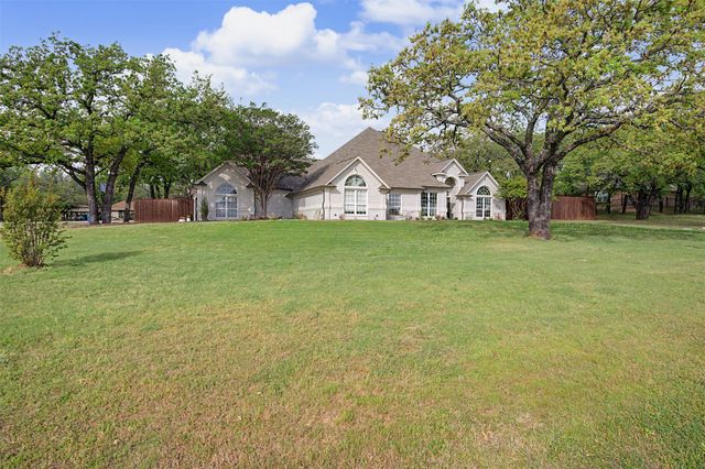 1029 Oakridge Court, Burleson, TX 76028