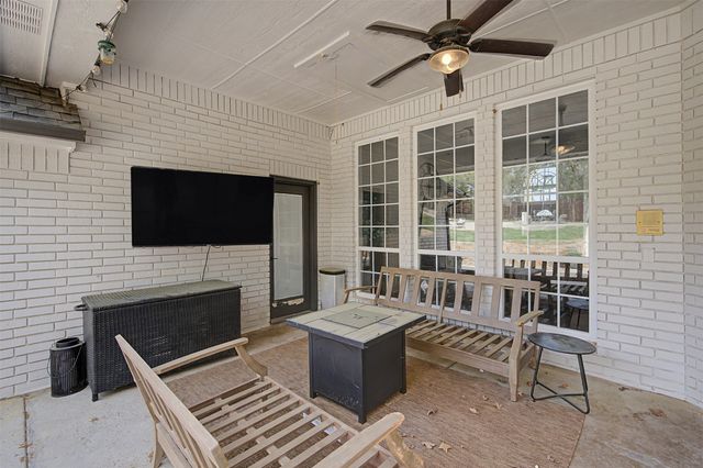 1029 Oakridge Court, Burleson, TX 76028