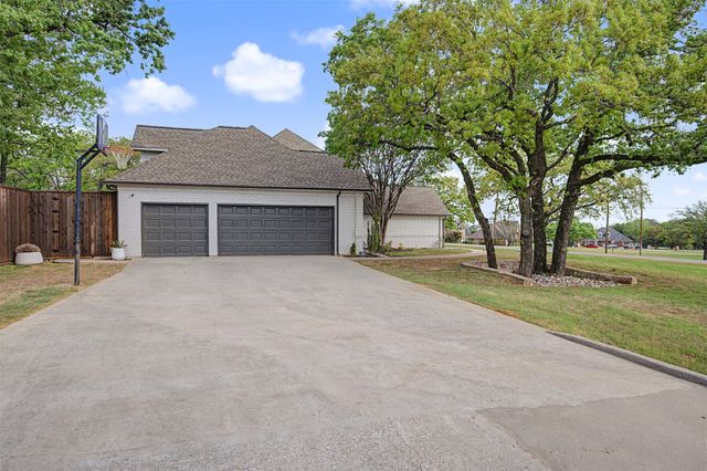 1029 Oakridge Court, Burleson, TX 76028