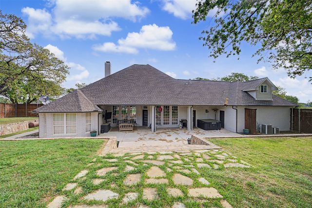 1029 Oakridge Court, Burleson, TX 76028