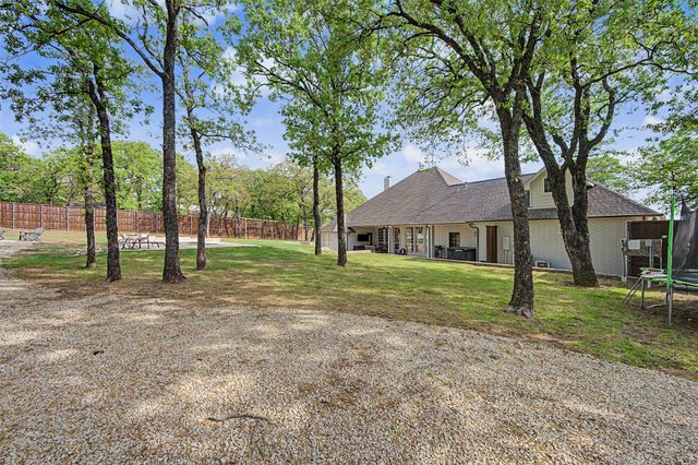 1029 Oakridge Court, Burleson, TX 76028
