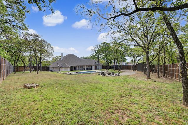 1029 Oakridge Court, Burleson, TX 76028