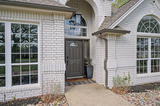 1029 Oakridge Court, Burleson, TX 76028