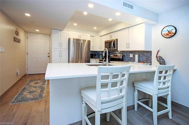 1246 Fulgur ST 202, Sanibel, FL 33957