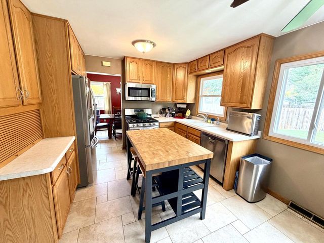 14775 W Honey LANE, New Berlin, WI 53151