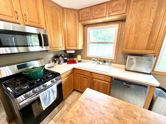 14775 W Honey LANE, New Berlin, WI 53151