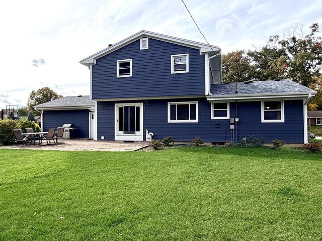 14775 W Honey LANE, New Berlin, WI 53151