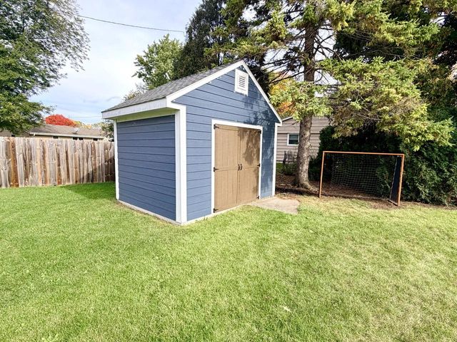 14775 W Honey LANE, New Berlin, WI 53151