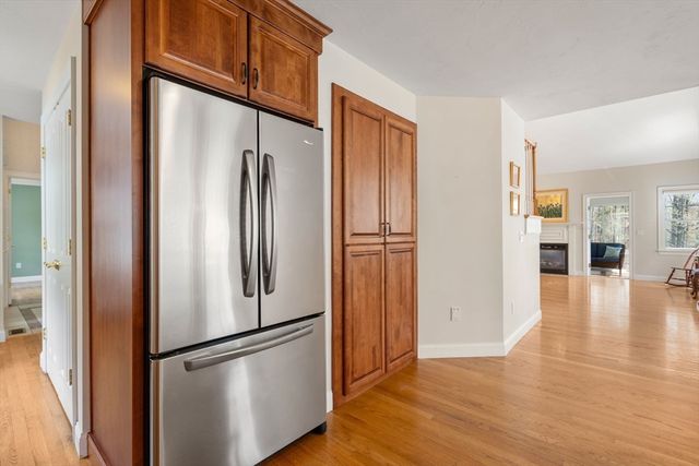 3 Summerland Way 3, Worcester, MA 01609