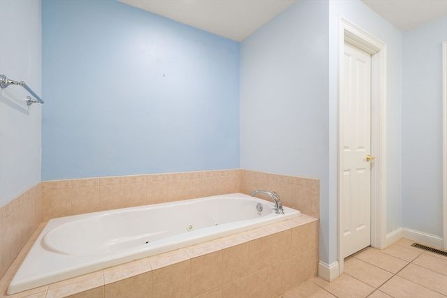 3 Summerland Way 3, Worcester, MA 01609
