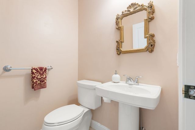 3 Summerland Way 3, Worcester, MA 01609