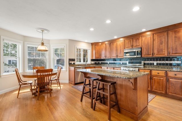 3 Summerland Way 3, Worcester, MA 01609
